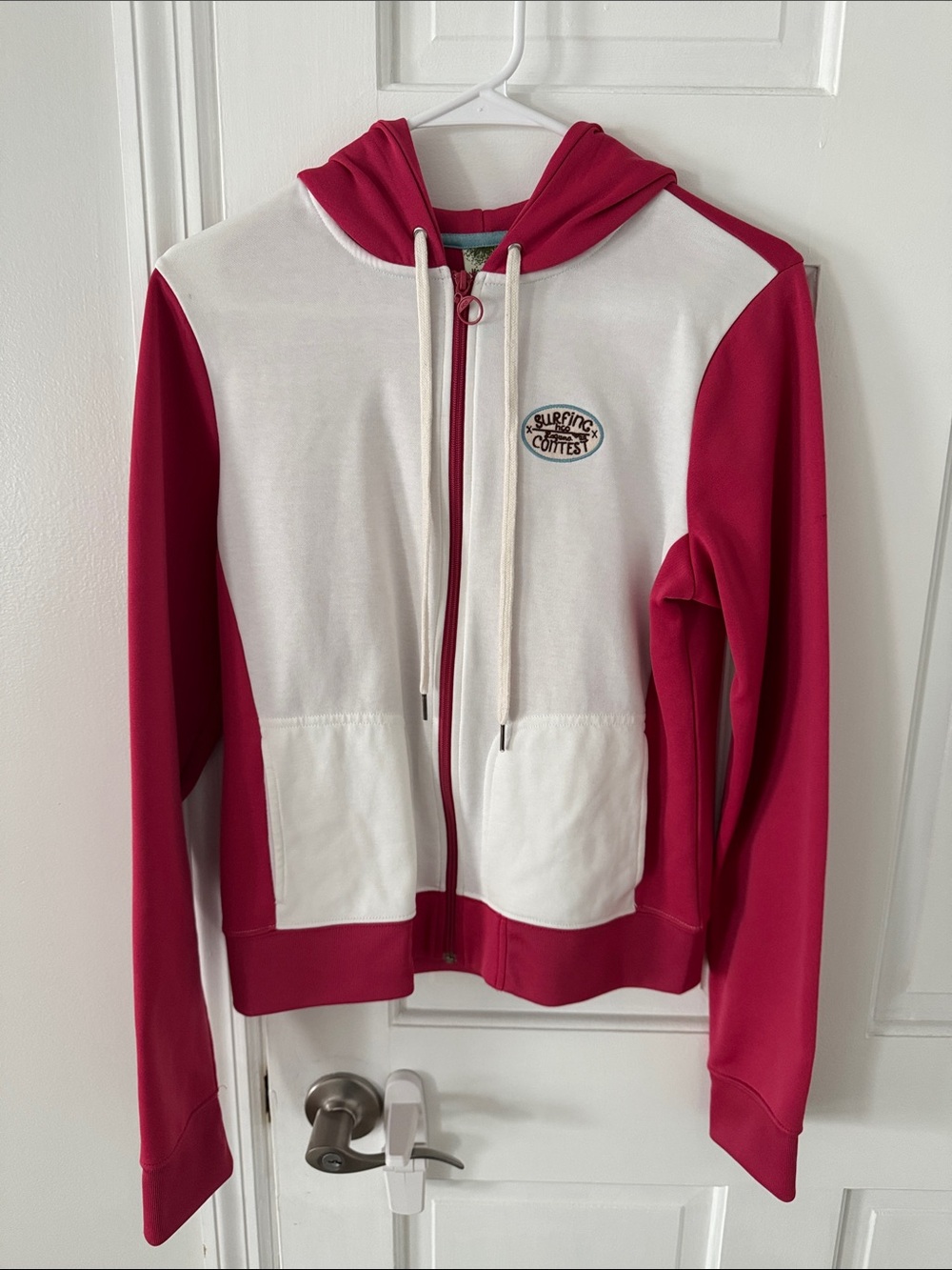 Hollister Women's Vintage Pink and White Zip Hoodie